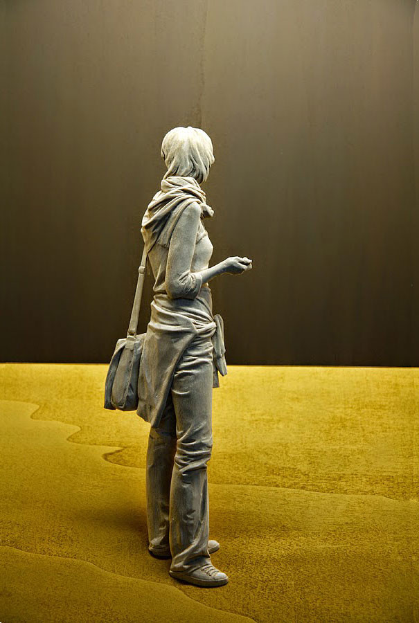 life-like-realistic-wooden-sculptures-peter-demetz-03