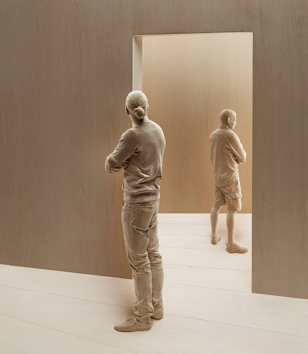 life-like-realistic-wooden-sculptures-peter-demetz-07
