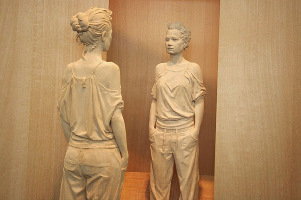 life-like-realistic-wooden-sculptures-peter-demetz-08